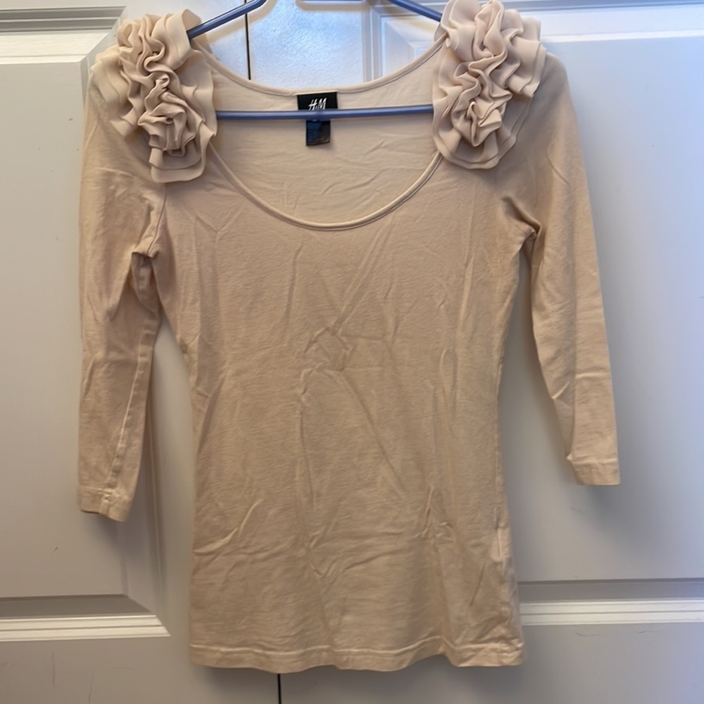 🎈3/$20! H&M cotton 3/4 sleeve top with ruffle embellishments extra small